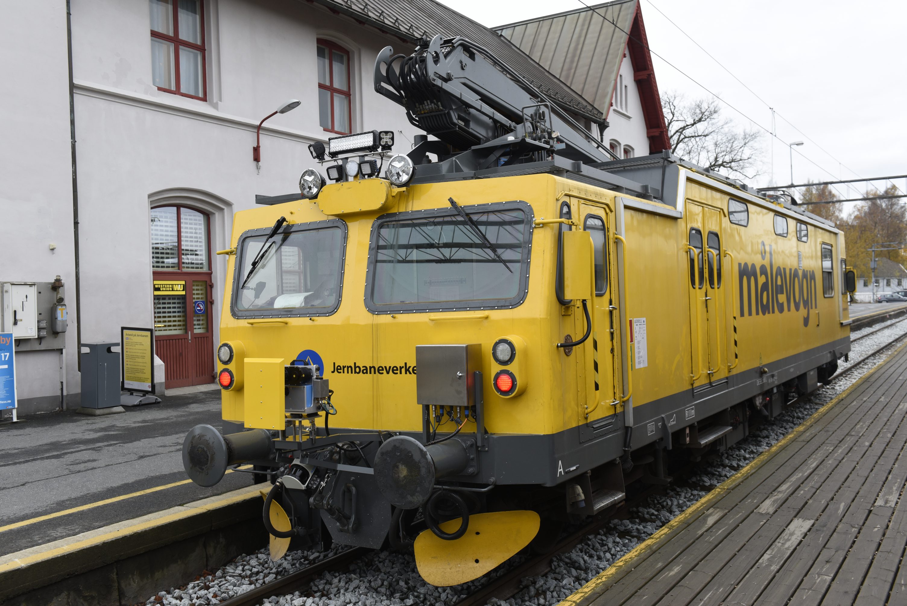 The Jernbaneverket SMV3 Målevogn (the JBV Geometry SMV3 Car with the LKO Clearance Two Laser System mounted in front). The picture is taken on a test trip in early November.